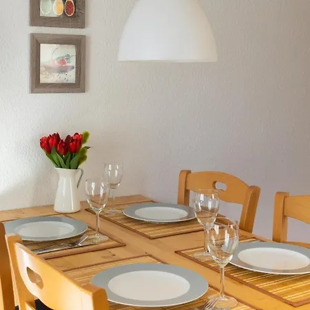 Schoenes Mit Balkon, Parkplatz, Wlan Feriehus