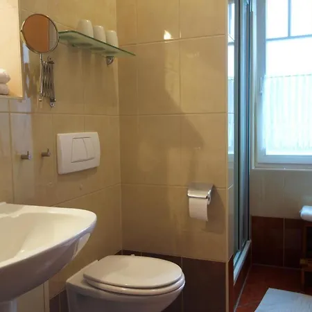 Holiday home Schones Mit Balkon, Parkplatz, Wlan